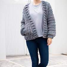 Oct 06, 2020 · the free pattern comes in just one size, but if you have a bit of crochet experience you would be able to alter the size of the basic shapes and the count for the ribbing. Ravelry Chunky Bomber Cardigan Pattern By Grace Forthefrills