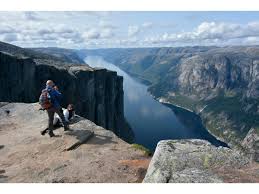 Off season, you should hike with a nature guide. Topptur Til Kjerag Majesteten I Lysefjorden