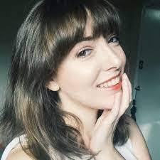 Loren Barnes's Instagram, Twitter & Facebook