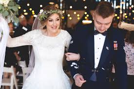 Red Barn Wedding Ceremony At The Camarillo Ranch In Camarillo Ca Located In Southern California The Camarillo Red Barn Wedding Seattle Wedding Barn Ceremony