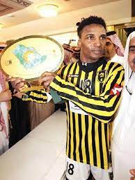 أسطورة العميد محمد نور يستلم درع الدوري عام ٢٠٠٩ sports sports jersey fashion