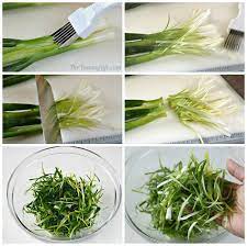 Chop an onion this way, and there's no time for the tears! Easy Green Onion Curls