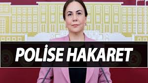 Ak parti mersin milletvekili zeynep gül yılmaz, mersin'in erdemli ilçesinde aracını durduran polise 'uzaklaş, içeri çemkiriyorsun, tükürük geliyor. Vcoevbgatb Eam