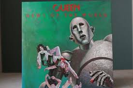 First pressing, pressed on green vinyl ! Rare Queen News Of The World Vinyl Record Queen Record Greatest Hits Classic Rock Freddie Mercury Rare Vinyl Vi Queen News Progressive Rock Arena Rock