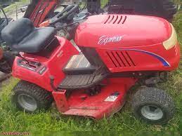 Its hydrostatic automatic transmission and 38 inch free floating mowing deck with full width rollers allow it to move around your lawn with ease while cutting a perfectly groomed path. Tractordata Com Simplicity Express 15 5h Tractor Information