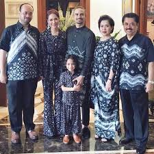Model baju lebaran artis seragam keluarga terbaru. Baju Lebaran Keluarga Artis Nusagates