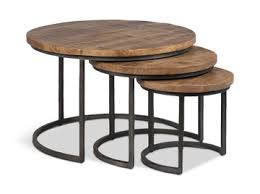 Each piece is crafted from hardwood solids and oak veneers in a rich dark brown finish and accented with metal hardware in a dark bronze finish. Woodboro Lift Top Coffee Table Hom Furniture