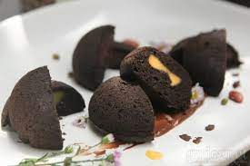 Lumpia are various types of spring rolls commonly found in indonesia and the philippines. Resep Bakpia Kukus Brownies Oleh Oleh Khas Yogyakarta Tiktak Id