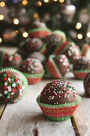Christmas Cake Pops That Everyone Will Love Christmas Cake Pops Recipe Christmas Cake Pops Chocolate Peanut Butter Cake
