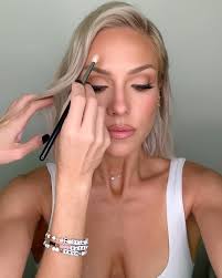 Got glammed today and had to document it. 'Tis a rare occasion these days.  Thanks to the amazing @emmawillishmu that rocked both hair and makeup and  made me feel beautiful 🤩 The