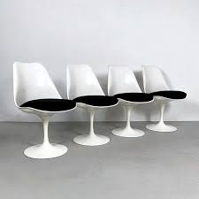 This chair boasts a padded seat and back with padded arms and a padded pillow head rest all built on a model #a150187. 4 Swivel Tulip Dining Chairs By Eero Saarinen For Knoll 1970s 139926