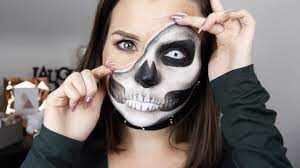 Jeu des contrastes très prononcé pour ce maquillage de visage thématique. Halloween 2 Pulled Up Skin Skull Makeup Squelette Youtube