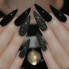 Jun 29, 2021 · 'cuando elijas un esmalte de uñas negro, asegúrate de que sea un tono muy profundo y brillante', aconseja la artista de uñas de celebridades. Pin On Unas Para Hacerme
