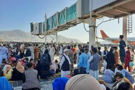 Oggi 26 agosto, credibile minaccia terroristica all'aeroporto di kabul. 70 Tra Italiani E Afghani In Arrivo Oggi A Fiumicino Da Kabul Radio Colonna