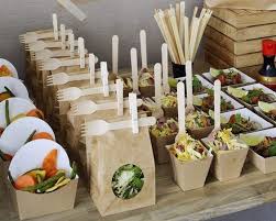 10 Idees Gourmandes Pour Une Reception De Mariage Version Food Truck Mariage Com Recettes De Cuisine Nourriture Presentation Alimentaire