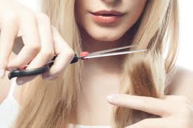 E se sogniamo di tagliare dei capelli biondi? Tagliare I Capelli A Casa Senza Sbagliare Ecco Come Donnad