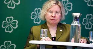 Centerpartiet, även kallat centern, är ett svenskt socialliberalt och grönt politiskt parti. C Nar Nya Valjargrupper Fokus