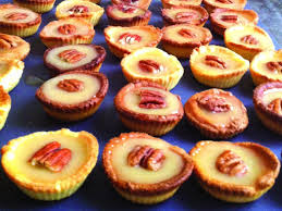Tartelettes Caramel Au Beurre Sale Et Noix De Pecan Recette En 2020 Recette Tarte Aux Noix Tarte Aux Noix Caramel Tarte Aux Noix