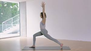 Starte jetzt mit dem training für zuhause! Yoga Zum Abnehmen Mit Diesen Ubungen Videos