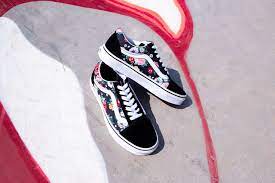 Retrouvez les chaussures adidas superstar irisée sur chausport, le spécialiste des chaussures, vêtements et accessoires sportwear. Epingle Sur Sneakers