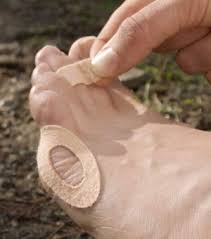 Introduce los pies en un recipiente de agua fresca con sal gruesa, durante, al menos, unos 15 minutos. Blog Como Prevenir Y Tratar Las Ampollas En Los Pies Al Correr