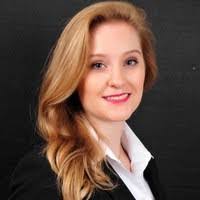 Laura Julius's Instagram, Twitter & Facebook