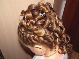 прически на средние волосы на выпускной в детский сад Pricheski Na Detskie Volosy Dlya Devochek 170 Foto Pricheski Ezhednevnye Pricheski Ukladka Dlinnyh Volos