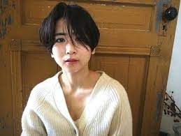潔いカットで女性の魅力を引き出そう 黒髪 ショート ヘア アレンジカタログ キナリノ ショートのヘアスタイル 黒髪 ショートヘア ショート ヘアアレンジ