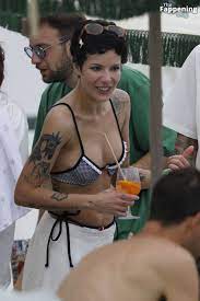 Halsey Nude Photos & Videos 2024 | TheFappening
