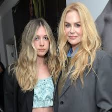 Nicole Kidman’s Daughter Sunday Rose Stuns at Prom – See the Dramatic Look