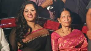 Anushka shetty has an account on instagram in which she has earned more than 1m followers. Anushka Shetty Wishes Her Mom On Birthday You Are The Greatest Woman I Know Movies News