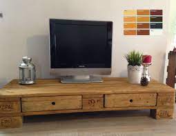 Ein paletten sofa selber bauen dauert nur knapp eine stunde und ist im prinzip kinderleicht. Tv Lowbaord Aus Paletten Mobel Aus Paletten Wohnen Tv Schrank