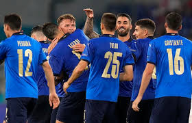 Le nouveau gardien du psg, gianluigi donnarumma, a fait en sorte de retarder au maximum le retour des autrichiens. Euro 2021 L Italie Survit A Une Terrible Frayeur Contre L Autriche 2 1 Avant De Filer En Quart De Finale Senbaat Com