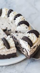 This No Bake Oreo Cheesecake Is Made With Just A Few Ingredients It S So Silky Smooth And Loaded Wi Desserts Oreo Cheesecake Recipes Oreo Cheesecake