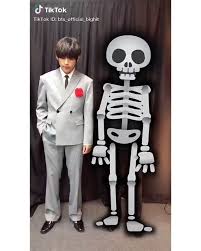 ڤي جيمين علي تيك توك بمناسبة الهالوين Bts Bangtanboys Rm Jin Bts Halloween Bts Bts Funny Videos