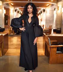 Maitreyi Ramakrishnan - Free pics, galleries & more at Babepedia