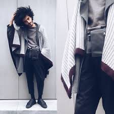 A peça de hoje veio para virar um curinga dentro do seu guarda roupa e simples de fazer. Zara Ponchos Lookbook