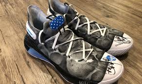 Today i will review stephen curry shoes, the curry 7 (steph curry 7th signature shoes)by under armour. Stephen Curry Launches Auction For Autographed Moon Landing Shoes On Ebay