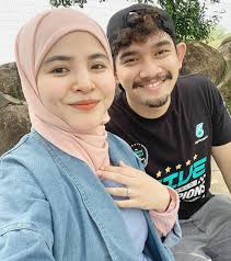 Aiman sidek adalah komposer dan juga penulis lirik untuk lagu tersebut. Nak Nang1s Bila Tengok Kak Ardell Tak Dapat Nak Cakap Apa Apa Sebab Terharu Netizen Oh Kopak
