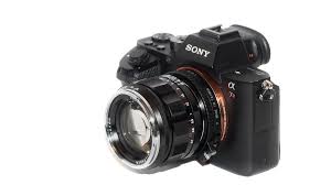 Sehingg background foto atau video tersebut akan menjadi blur. Review Voigtlander Vm 50mm 1 2 Nokton Phillipreeve Net
