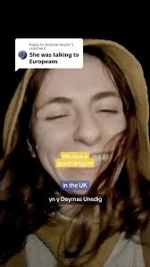 Welsh Dragon Love: Exposing Comments to Cymraeg Speakers