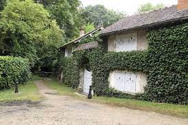 Je suis très fier de ma fille sophie tapie qui vient de sortir son nouveau single maltaisant. Bernard Tapie Son Fastueux Patrimoine En Images Le Point