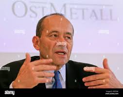 Bodo Finger, Praesident Ostmetall und des Verbandes der Saechsischen  Metall- und Elektroindustrie, waehrend der Pressekonferenz des  Arbeitgeberverbandes in Leipzig am Freitag, 29. April 2005. Der Verband  vertritt rund 3.000 Unternehmen in Sachsen,