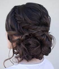 Looking for simple bun hairstyles for your wavy or curly hair? Hair Styles Involving Curls