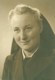 UniformFriday Does that count as uniform ??? My mother , studying to be a  nurse