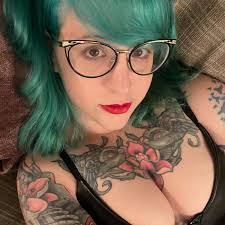 Casey Parkinson's Instagram, Twitter & Facebook