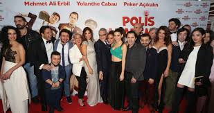 Aynı sırada müzikal kariyerine de devam ederek emmilenyum (2000), pembeli (2001) ve kınalı kuzum (2004) albümleriyle ülkedeki popülerliğini devam ettirdi. Polis Akademisi Alaturka Nin Galasi Yapildi Kultur Sanat Haberleri