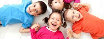 En este video se muestran las etapas de desarrollo de los niños dentro de la sociedad y la familia. Desarrollo Social En Bebes Y Ninos Asi Socializa Tu Hijo Segun Su Edad