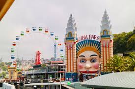 Soak up the atmosphere and the rides & games prices entry to luna park is free! Green Gourmet Giraffe Luna Park Sydney