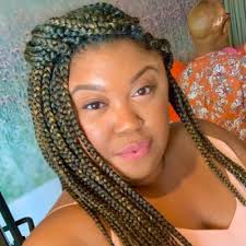 Eboni Berry (@itsebonibee)